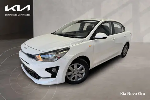 Kia Rio Sedan L usado (2023) color Blanco financiado en mensualidades(enganche $78,480 mensualidades desde $6,737)