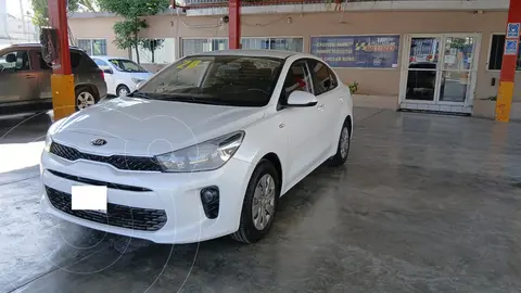 Kia Rio Sedan L Aut usado (2020) color Blanco precio $225,000