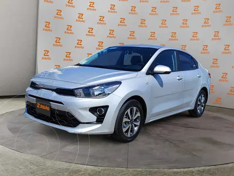 Kia Rio Sedan LX Aut usado (2023) color Plata financiado en mensualidades(enganche $73,820 mensualidades desde $5,647)