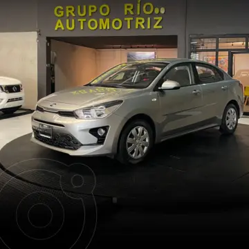 Kia Rio Sedan L Aut usado (2021) color Gris precio $245,000