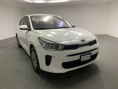 Kia Rio Sedan L usado (2018) color Blanco precio $195,000