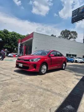 Kia Rio Sedan LX Aut usado (2020) color Rojo precio $249,000