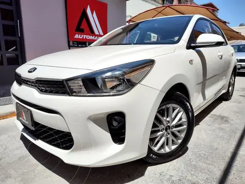 Kia Rio Sedan LX Aut usado (2018) color Blanco Glaciar financiado en mensualidades(enganche $49,464 mensualidades desde $5,109)