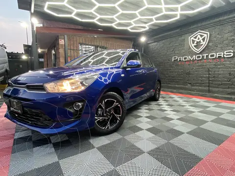 Kia Rio Sedan L  Aut usado (2023) color Azul precio $247,900