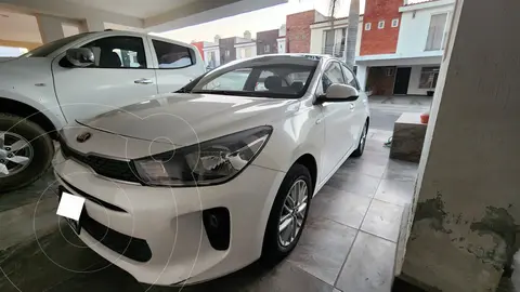 Kia Rio Sedan LX Aut usado (2018) color Blanco precio $185,000