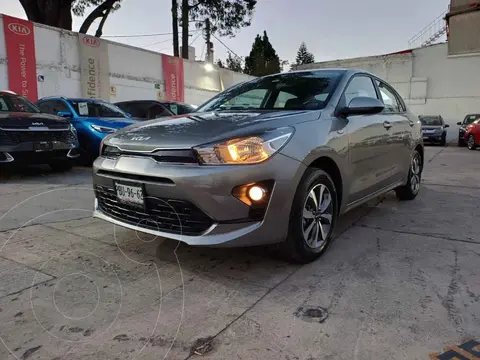 Kia Rio Sedan LX Aut usado (2022) color Plata precio $299,000