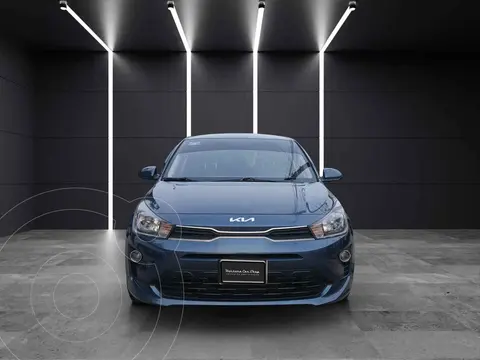Kia Rio Sedan L  Aut usado (2023) color Azul precio $260,000
