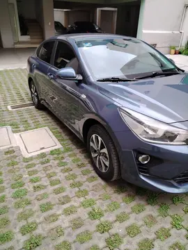 Kia Rio Sedan LX Aut usado (2022) color Azul precio $275,000