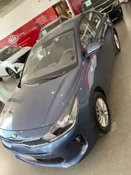 Kia Rio Sedan LX usado (2019) color Azul financiado en mensualidades(enganche $53,750 mensualidades desde $4,774)