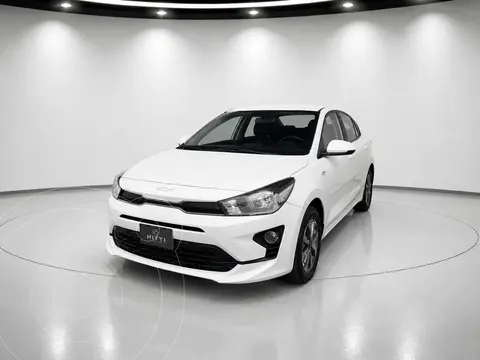 Kia Rio Sedan L usado (2023) color Blanco precio $228,000