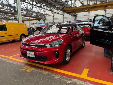 Kia Rio Sedan L Aut usado (2020) color Rojo financiado en mensualidades(enganche $58,200 mensualidades desde $5,200)