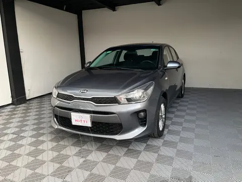 Kia Rio Sedan LX Aut usado (2020) color Gris precio $245,000