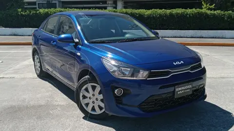 Kia Rio Sedan L  Aut usado (2023) color Azul precio $269,800