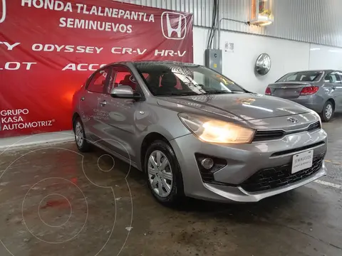 Kia Rio Sedan L Aut usado (2021) color Gris precio $222,900