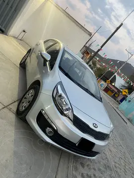 Kia Rio Sedan EX usado (2017) color Plata precio $185,000