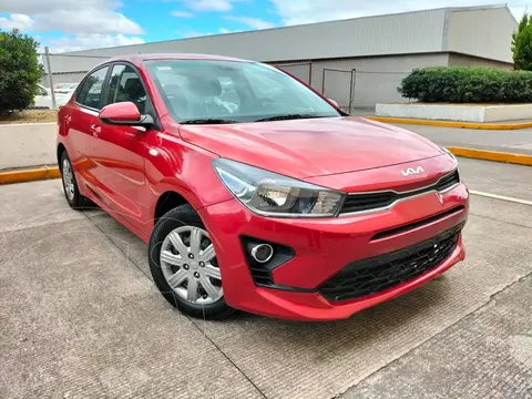 Kia Rio Sedan LX Aut usado (2023) color Rojo financiado en mensualidades(enganche $103,957 mensualidades desde $4,466)