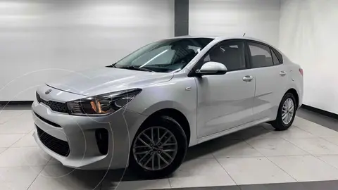 Kia Rio Sedan LX Aut usado (2019) color Plata precio $220,000