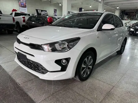 Kia Rio Sedan LX Aut usado (2023) color Blanco financiado en mensualidades(enganche $72,212 mensualidades desde $5,524)