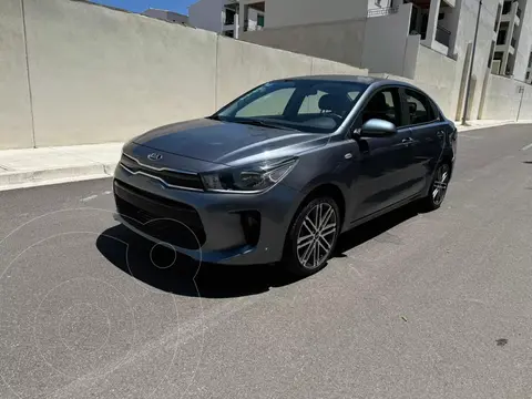 Kia Rio Sedan EX usado (2019) color Gris Urbano precio $210,000