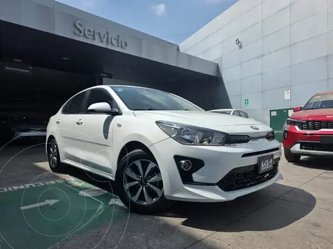 Kia Rio Sedan LX Aut usado (2021) color Blanco financiado en mensualidades(enganche $60,420 mensualidades desde $6,952)