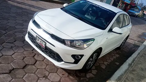 Kia Rio Sedan LX usado (2023) color Blanco precio $235,000