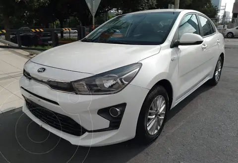 Kia Rio Sedan LX Aut usado (2021) color Blanco precio $275,000