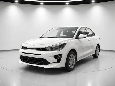 Kia Rio Sedan L usado (2023) color Blanco precio $228,000