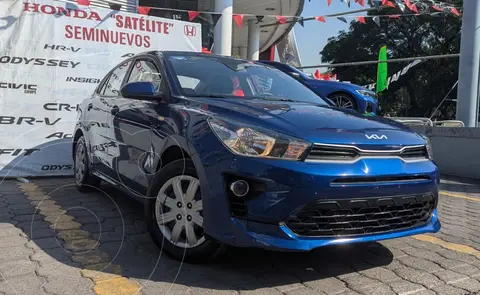 Kia Rio Sedan L  Aut usado (2023) color Azul financiado en mensualidades(enganche $90,760 mensualidades desde $3,991)