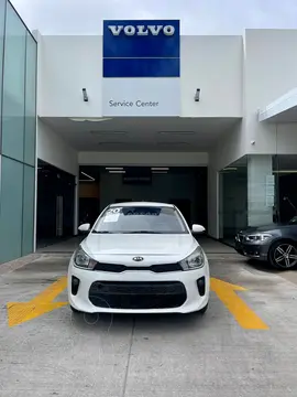 Kia Rio Sedan LX Aut usado (2020) color Blanco precio $250,000