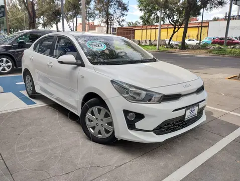 foto Kia Rio Sedán L  Aut usado (2022) color Blanco precio $229,000
