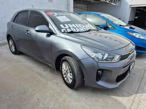 Kia Rio Sedan LX usado (2019) color Gris precio $215,000