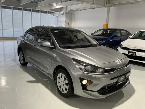 Kia Rio Sedan L usado (2023) color Gris Acero precio $245,000