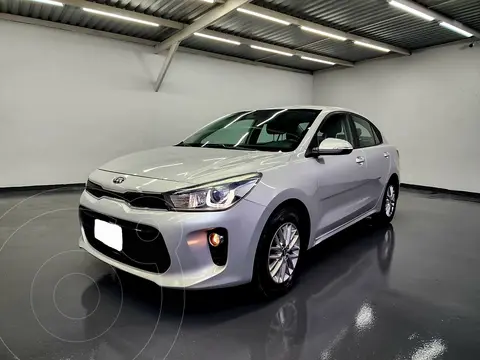 Kia Rio Sedan EX usado (2018) color Plata precio $232,000