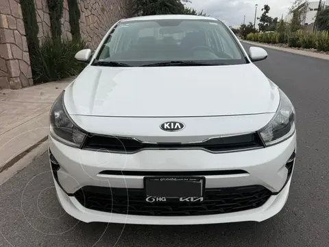 Kia Rio Sedan LX usado (2021) color Blanco precio $225,000
