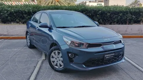 Kia Rio Sedan L  Aut usado (2023) color Azul financiado en mensualidades(enganche $61,514 mensualidades desde $7,078)