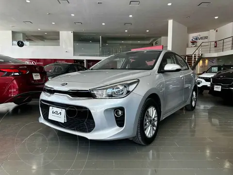 Kia Rio Sedan EX usado (2018) color Plata precio $220,000