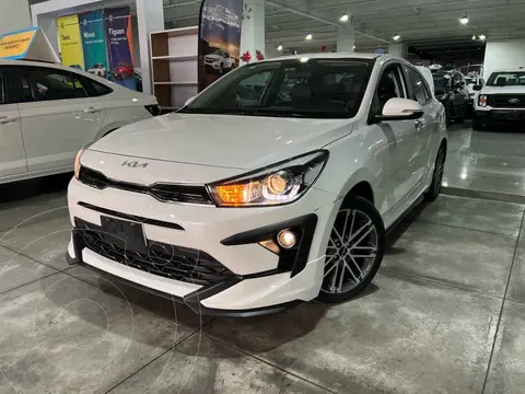 Kia Rio Sedan S Pack usado (2022) color Blanco precio $350,000