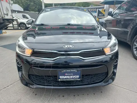 Kia Rio Sedan EX usado (2018) color Negro Perla financiado en mensualidades(enganche $55,000 mensualidades desde $6,641)
