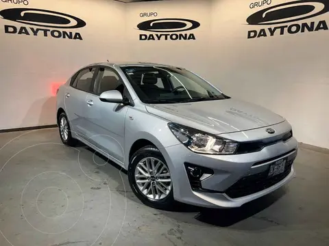 foto Kia Rio Sedán LX Aut usado (2021) color Plata precio $295,000