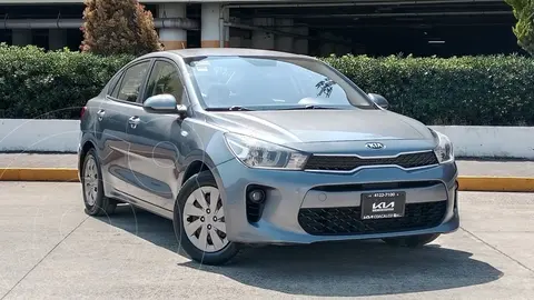 Kia Rio Sedan L Aut usado (2020) color Gris precio $239,800