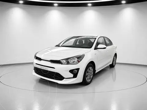 Kia Rio Sedan L usado (2023) color Blanco precio $238,000