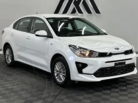 Kia Rio Sedan LX Aut usado (2021) color Blanco precio $239,999