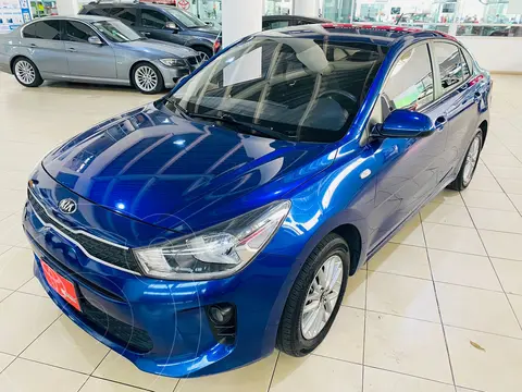 Kia Rio Sedan LX usado (2018) color Azul financiado en mensualidades(enganche $58,750)
