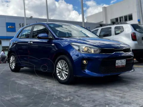 Kia Rio Sedan EX usado (2020) color Azul financiado en mensualidades(enganche $70,620 mensualidades desde $4,705)
