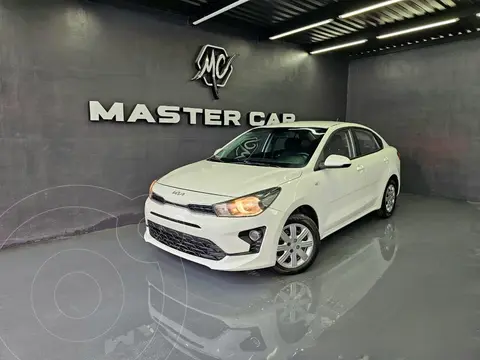 Kia Rio Sedan L  Aut usado (2023) color Blanco precio $269,000