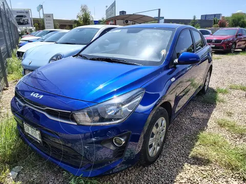 Kia Rio Sedan L  Aut usado (2022) color Azul precio $240,000