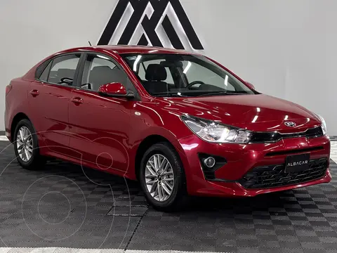 Kia Rio Sedan LX usado (2021) color Rojo precio $209,999