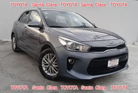 foto Kia Rio Sedán EX usado (2018) color Gris precio $245,000