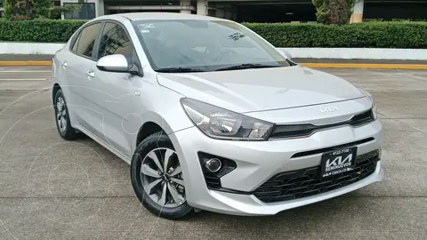 Kia Rio Sedan LX usado (2022) color plateado precio $279,800