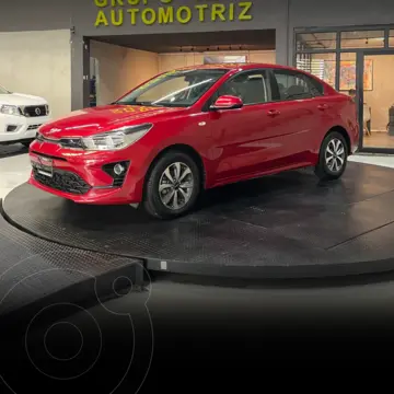 Kia Rio Sedan LX Aut usado (2022) color Rojo financiado en mensualidades(enganche $33,050 mensualidades desde $6,968)
